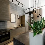 Stylish Apartment, Loft Number 7 With Office Space And Free Private Parking *