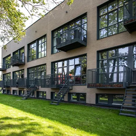 Stylish Apartment, Loft Number 7 With Office Space And Free Private Parking *