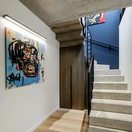 Stylish Apartment, Loft Number 7 With Office Space And Free Private Parking