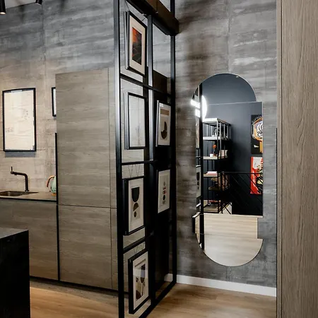 Stylish Apartment, Loft Number 7 With Office Space And Free Private Parking *